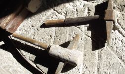 Prolonger la durée de vie  des fers à rhabiller les meules de moulins