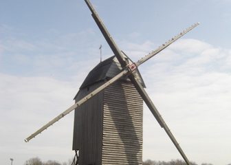 Le moulin à farine en bois du XVIIIe siècle nommé « Oude