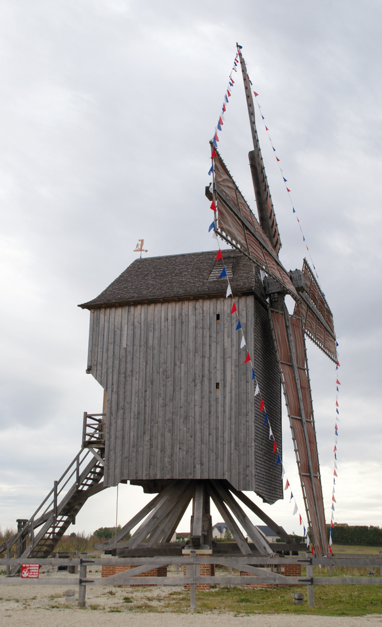 Le moulin décoré pour la remise du prix Nos Moulins ont de l'avenir - Photo Charpentier