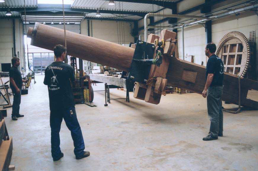 remplacement du pivot du moulin des Olieux à Villeneuve d'Ascq. Photo J. Bruggeman