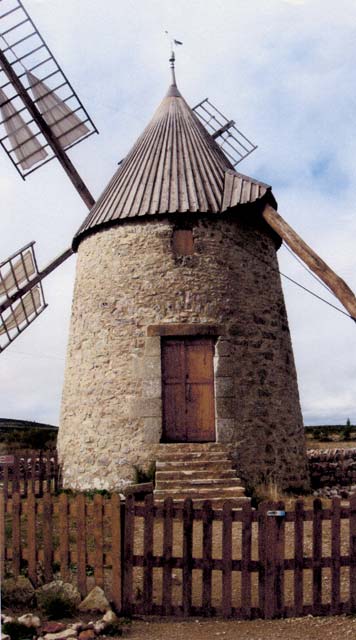 Moulin de Saint-Pierre-de-la-Fage. Photo Portalez
