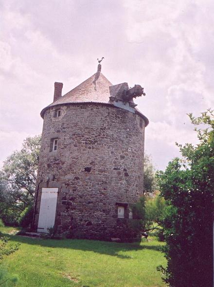 Le moulin de la Colimassière (Colimacière)(Photo Pat - 25 mai 2003)