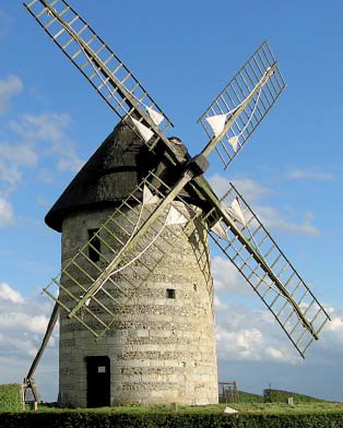 Le moulin de pierre d'Hauville - Photo M. Lajoie-Mazenc