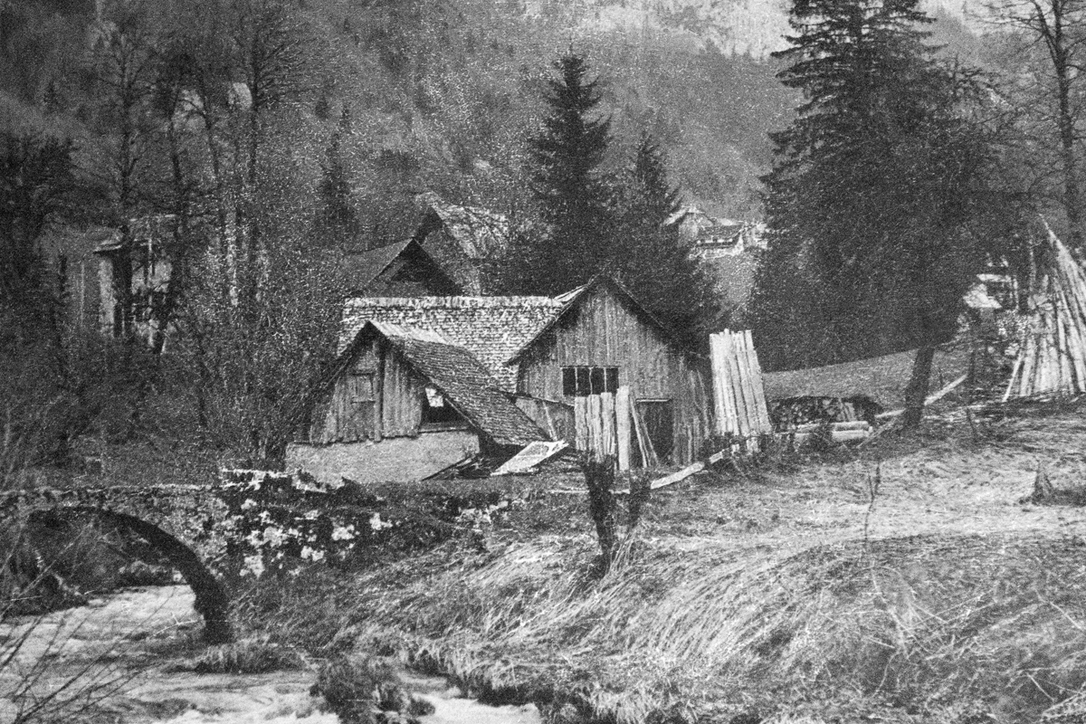 Tournerie du bois de Saint-Même d'en Bas , au milieu du 20ième siècle